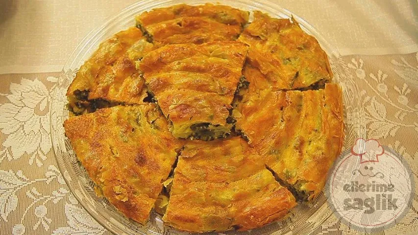 Isırgan Otlu El Açması Börek