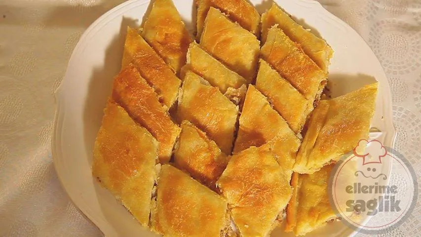 Tatlı Tarhanalı Börek