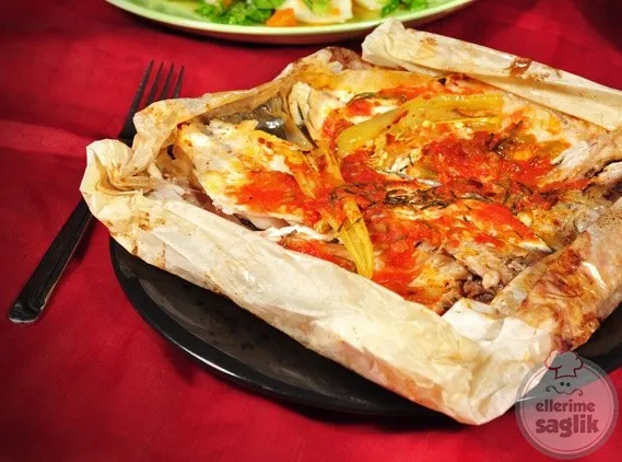 Kağıtta Domates Soslu Çupra