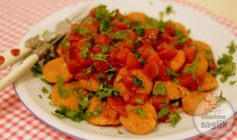 Domates Soslu Bulgur Köftesi