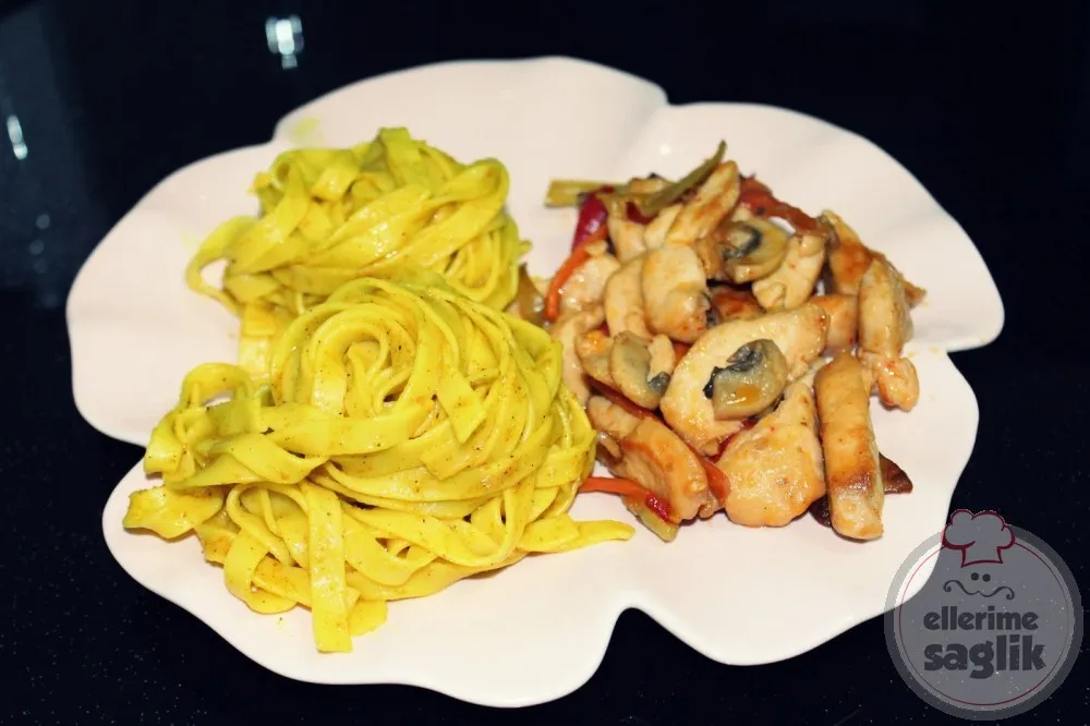 Soya Soslu Tavuk Ve Körili Tagliatelle