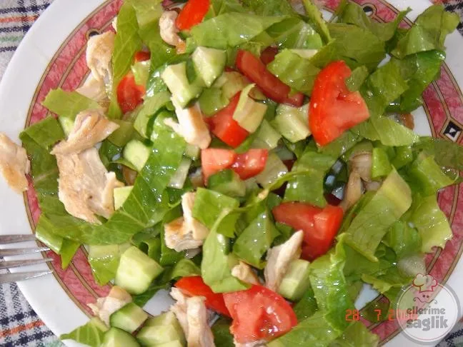 Tavuklu Yeşil Salata