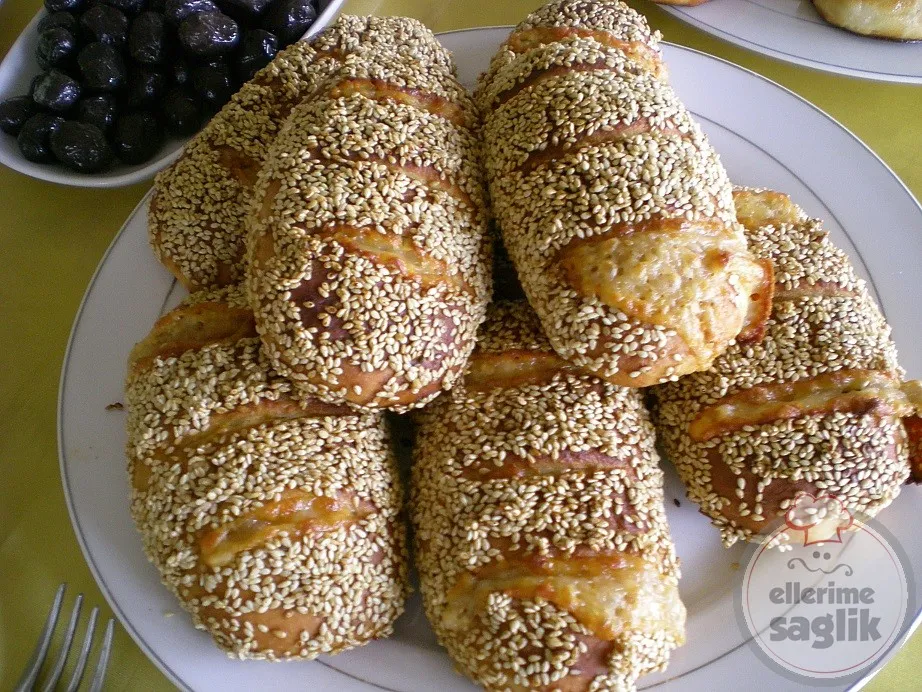 Sucuklu Peynirli Simit