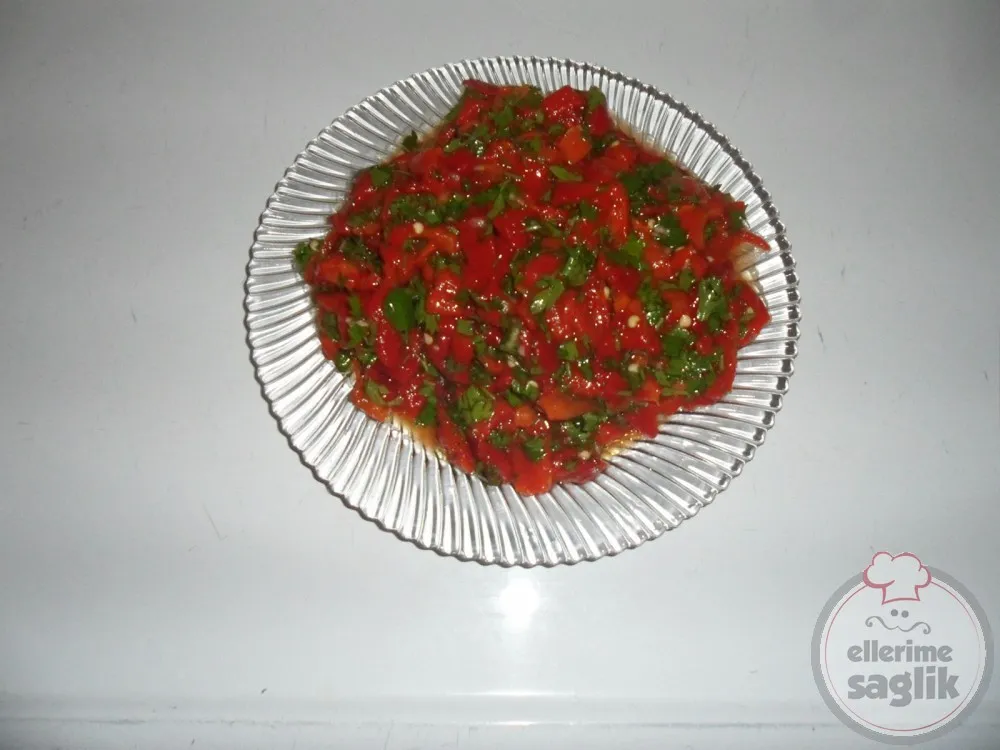 Közlenmiş Biber Salatası