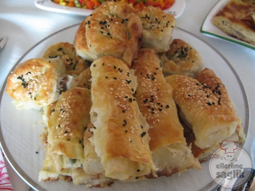 Pratik Rulo Börek