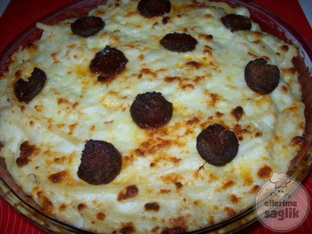 Beşamel Soslu Sucuklu Fırın Makarna