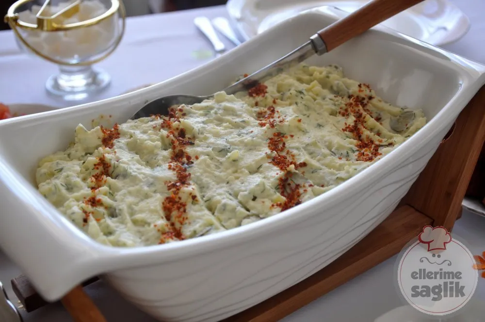 Cevizli Tavuklu Kereviz Salatası