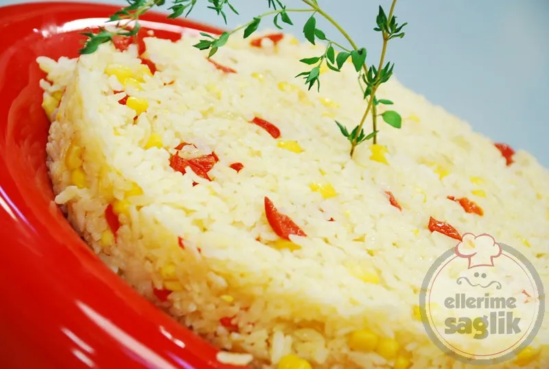 Kırmızı Biberli Mısırlı Pilav
