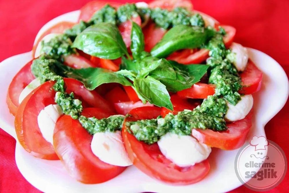 Pesto Soslu Mozzarellalı Salata