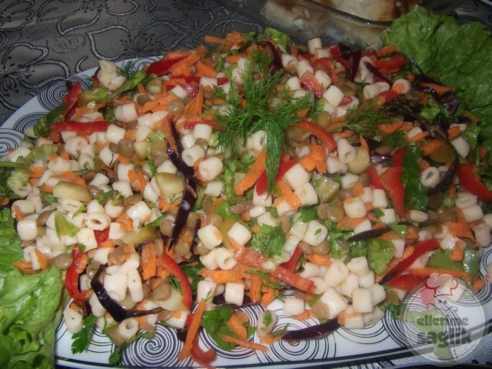 Yeşil Mercimekli Makarna Salatası