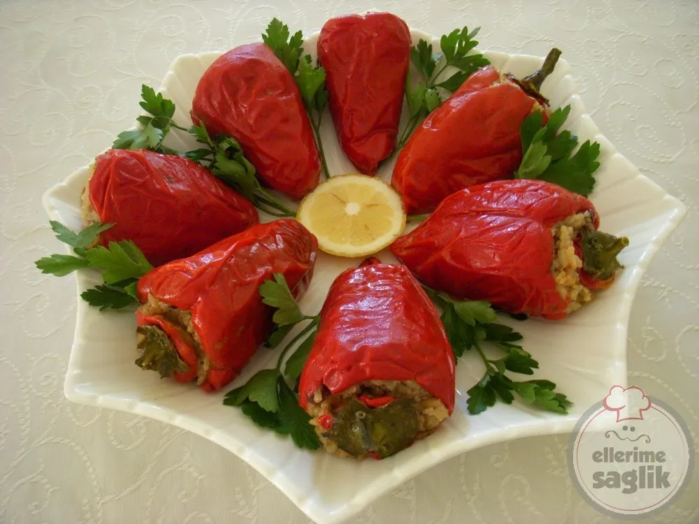 Zeytinyağlı Kırmızı Biber Dolması