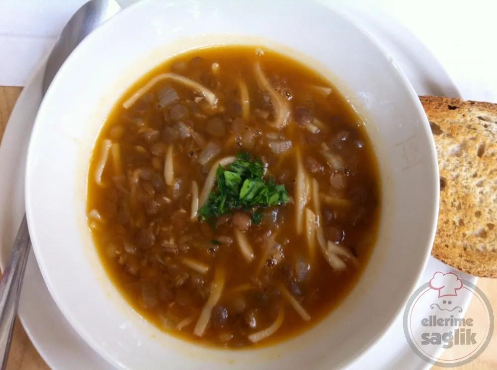 Erişteli Yeşil Mercimek Çorbası