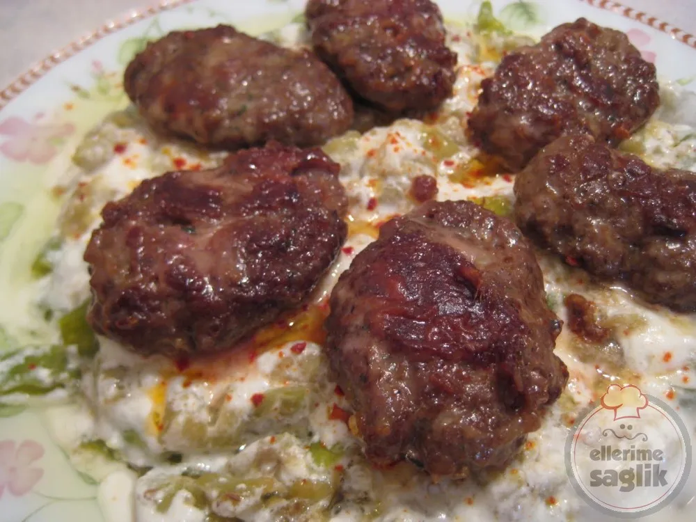 Patlıcan Salatalı Köfte