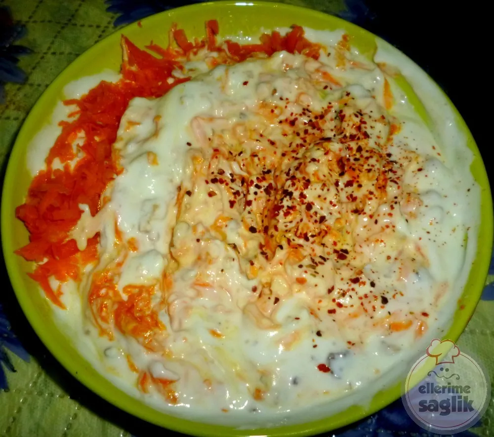 Sarımsaklı Yoğurtlu Havuç Salatası