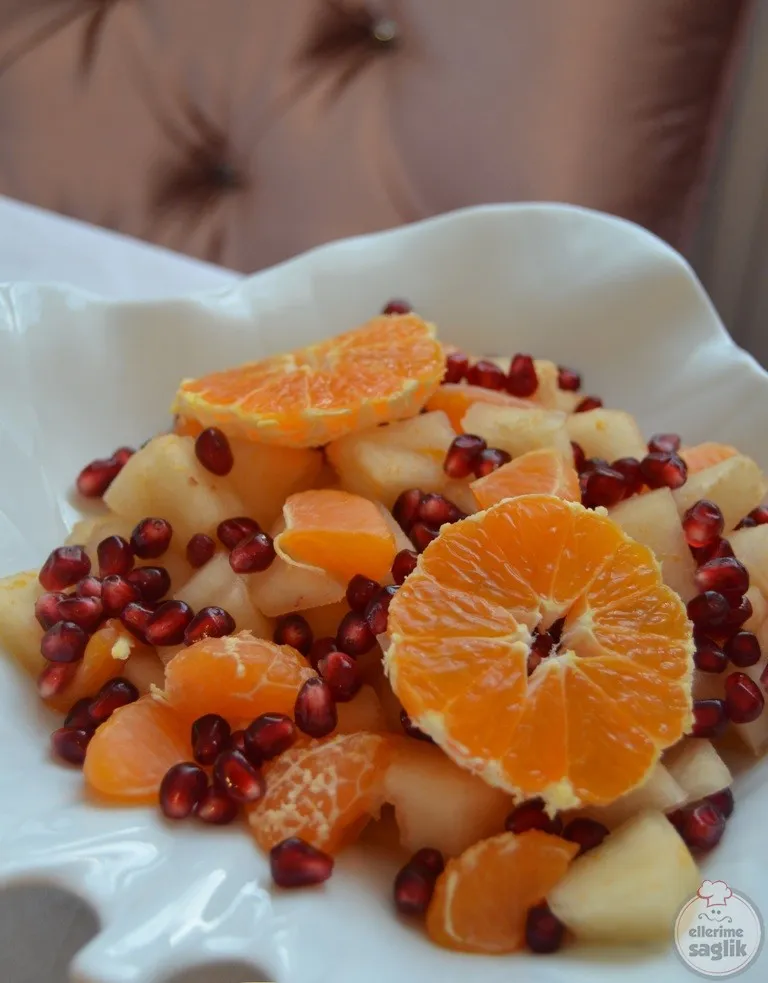 Yoğurtlu Meyve Salatası