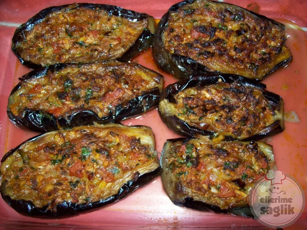 Haşlanmış Tavuklu Karnıyarık