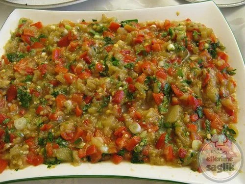 Közlenmiş Patlıcan Ve Biber Salatası