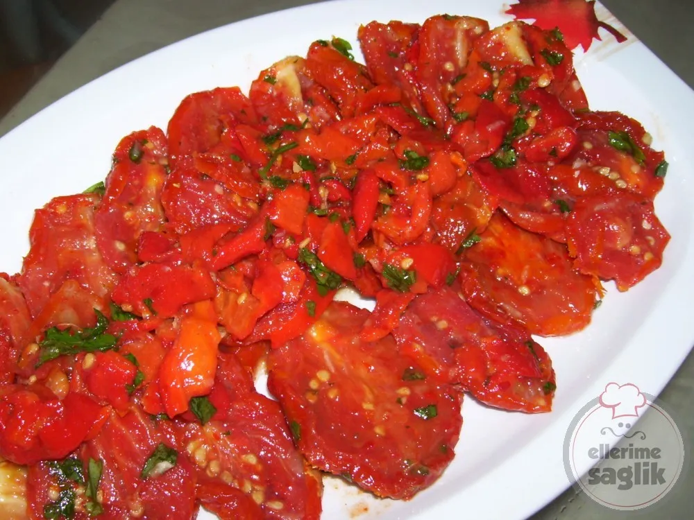 Kuru Domates Salatası