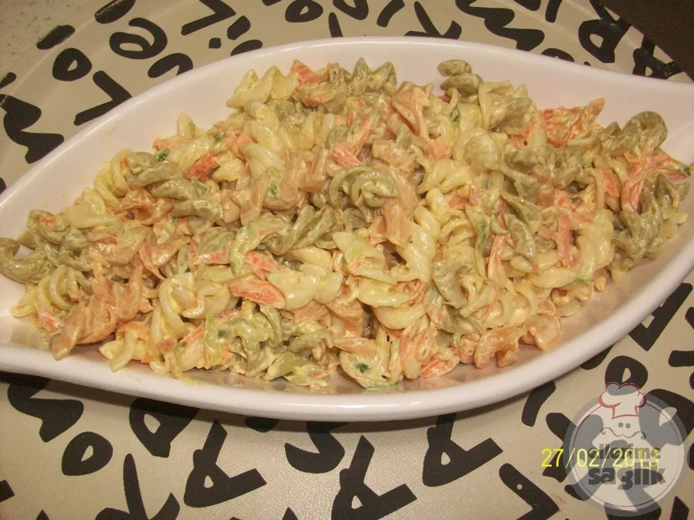 Renkli Makarna Salatası