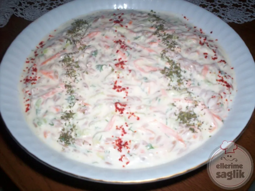 Yoğurtlu Arpa Şehriye Salatası