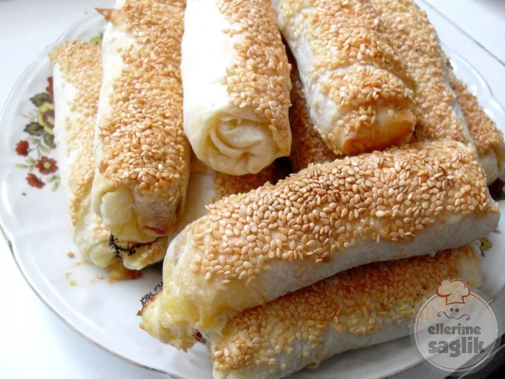 Kaşarlı Sucuklu Börek