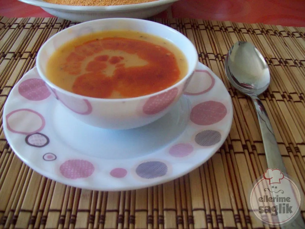 Kıymalı, Fesleğenli Tarhana Çorbası