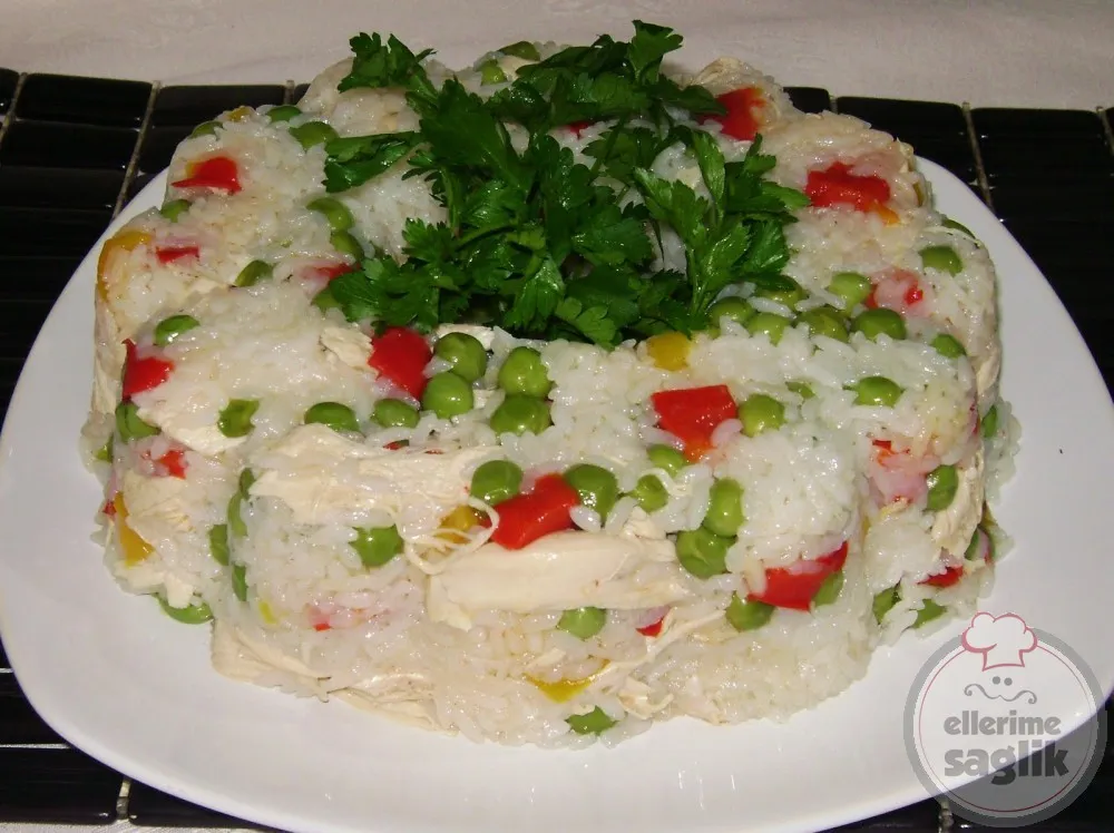 Renkli Biberli Tavuklu Pilav