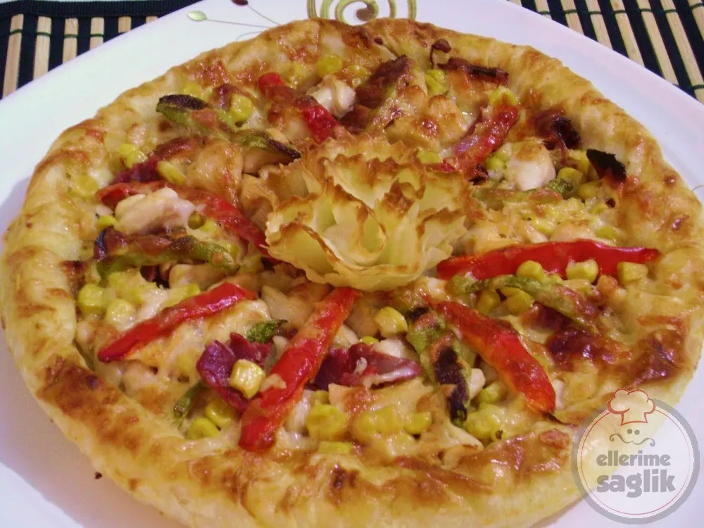 Tavuklu Pastırmalı Pizza Börek