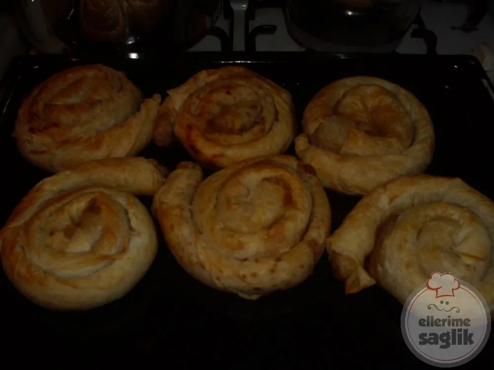 Kıymalı,Lahanalı Gül Börek