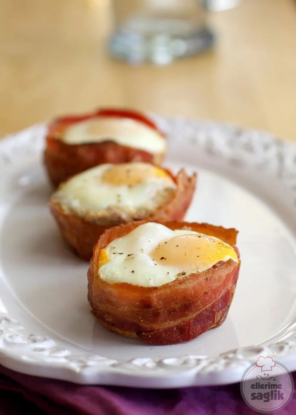 Ekmek Üstü Pastırmalı Yumurta