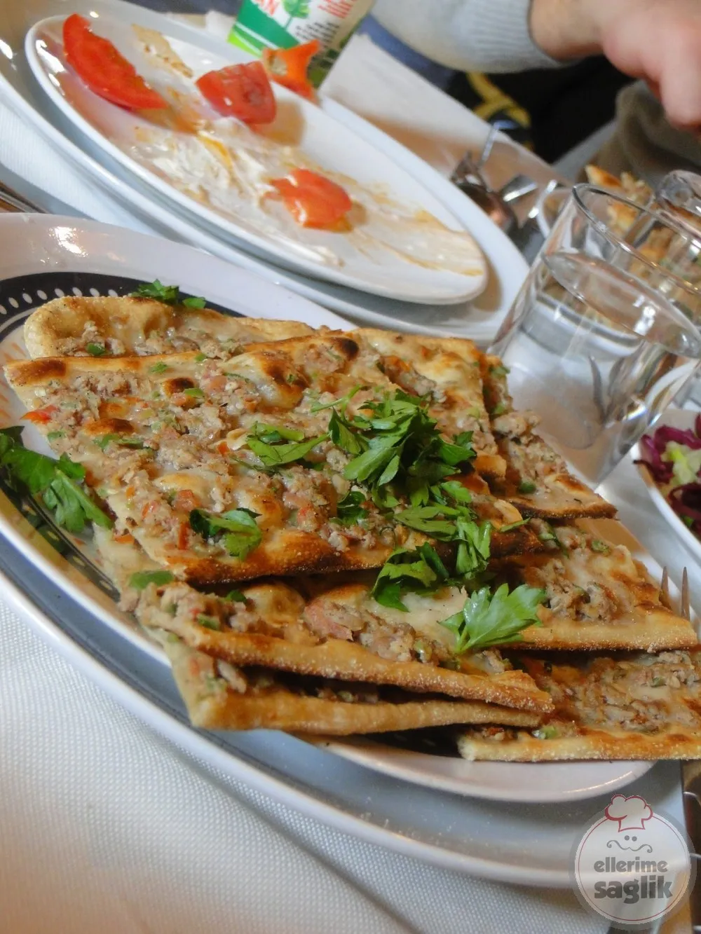 Ev Yapımı Etli Ekmek