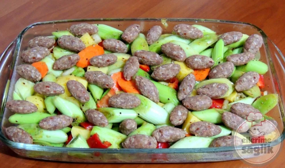 Fırında Köfteli Pırasa