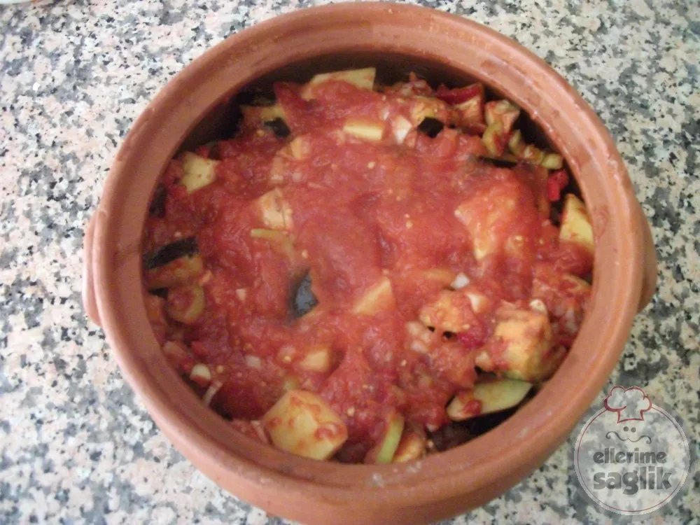 Güveçte Patlıcan Tava