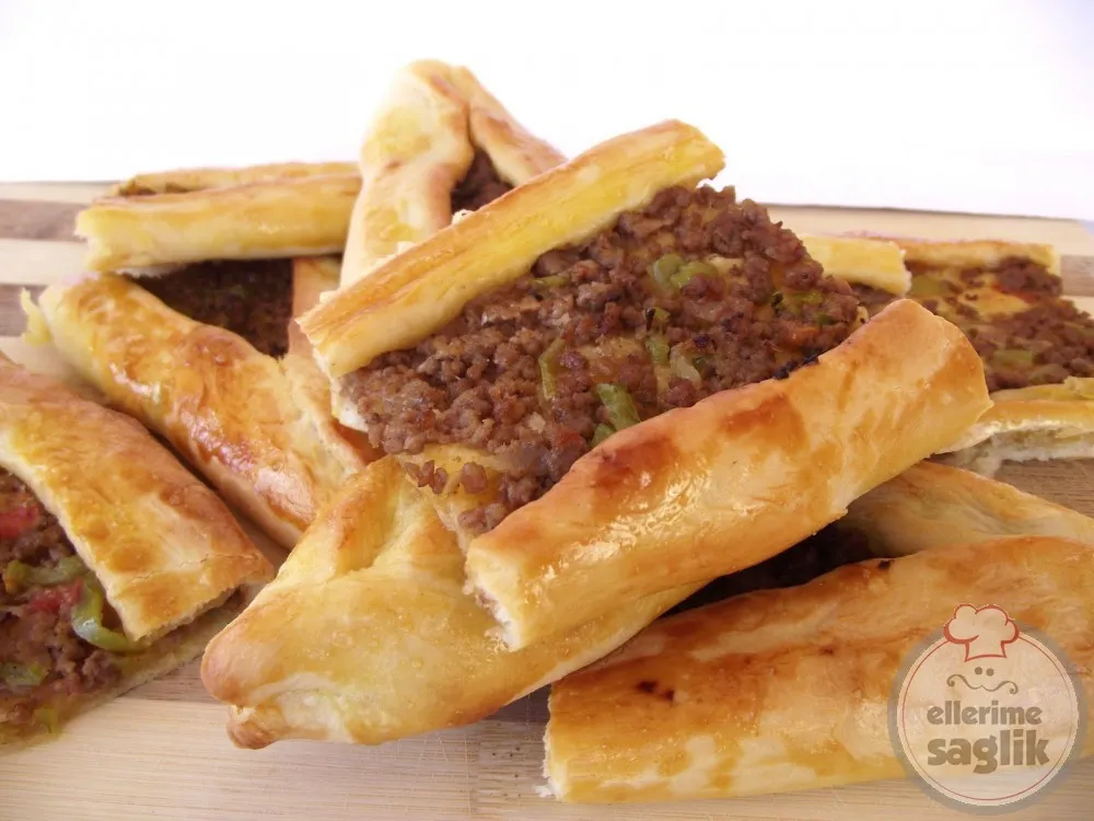 Kıymalı Karadeniz Pidesi