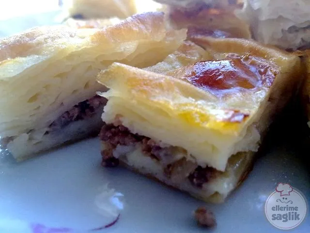 Kıymalı Tepsi Böreği