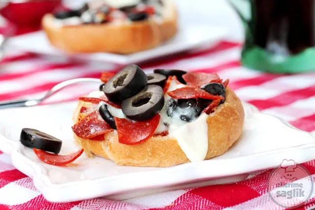 Hamburger Ekmeğinden Pizza