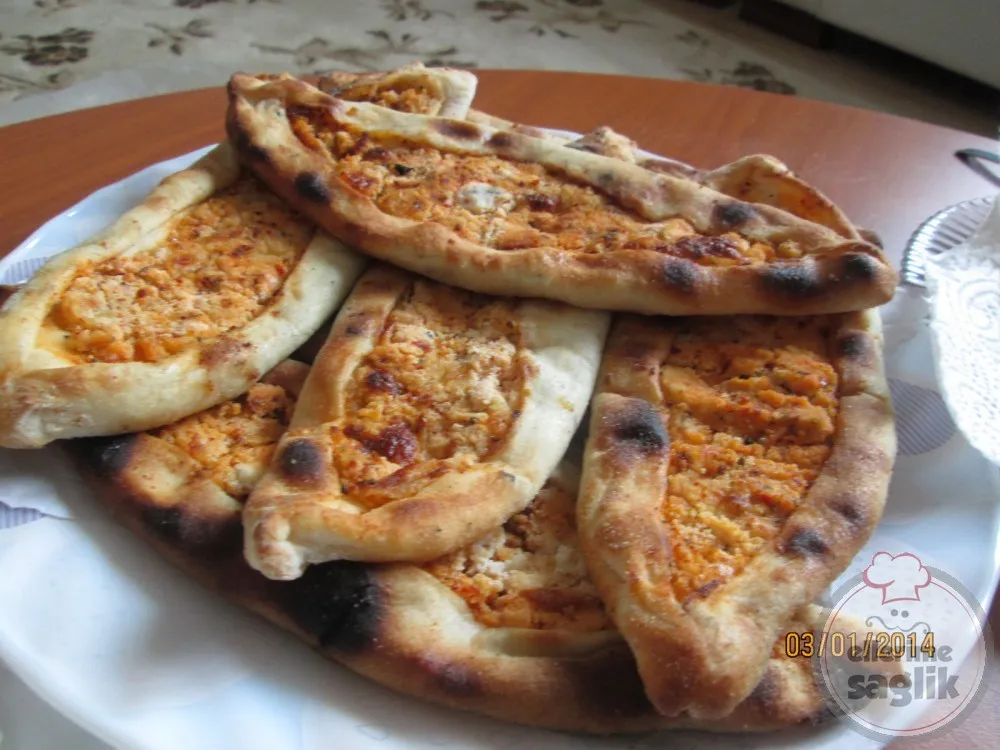 Çökelekli Kaşar Peynirli Ev Pidesi