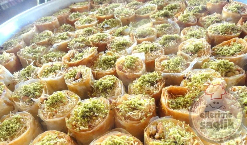Fıstıklı Cevizli Sarma Tatlı
