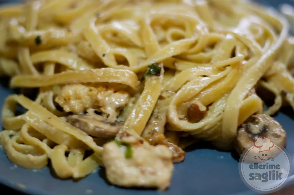 Tavuklu Mantarlı Fettucine