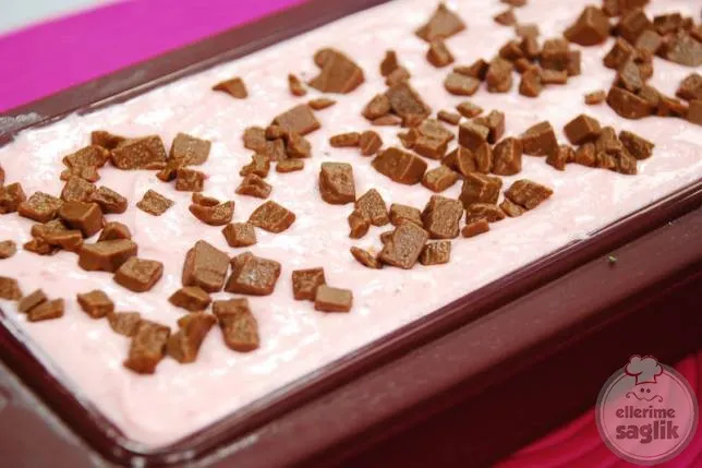 Çilekli Yogurtlu Dondurma