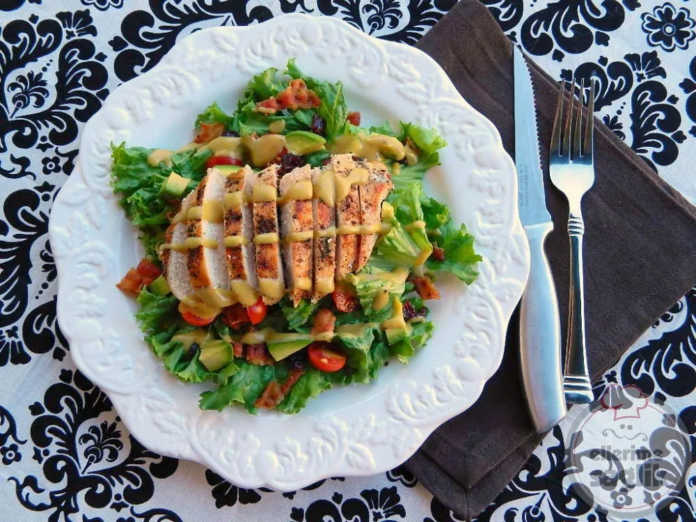 Izgara Tavuklu Salata