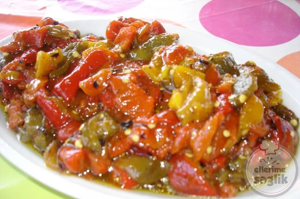 Közlenmiş Biber Salatası