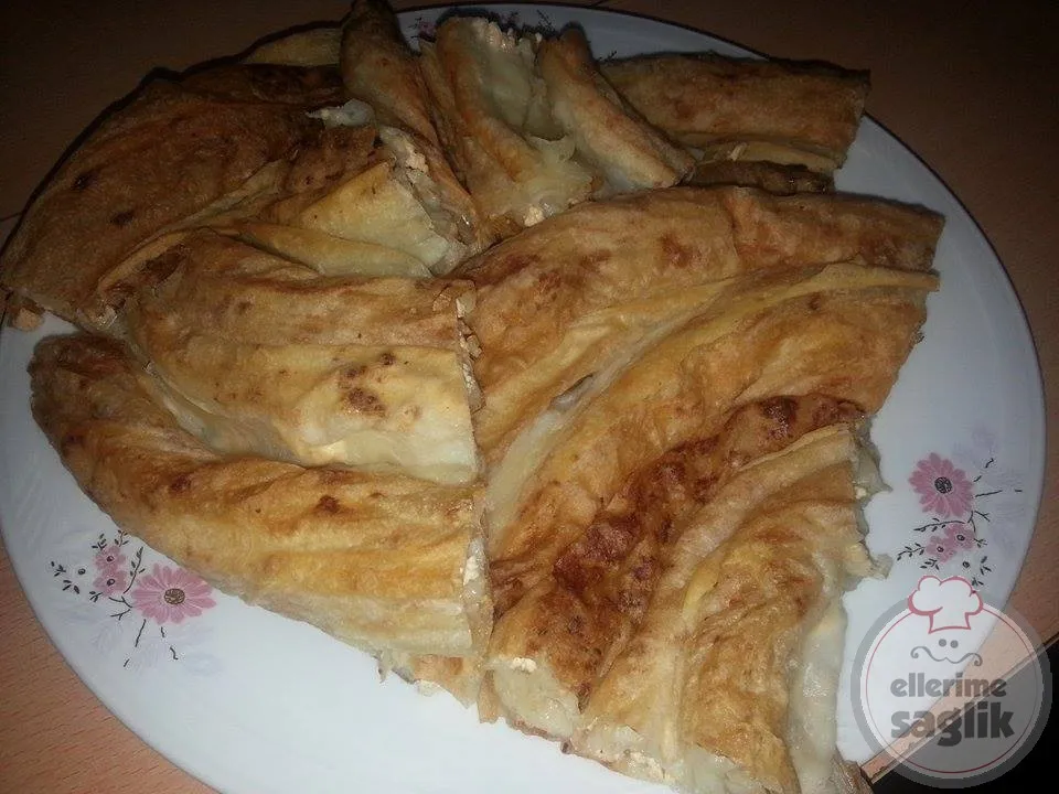 Peynirli Sarmal Börek